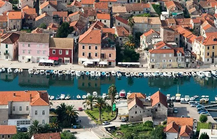 Rade 3* Stari Grad (Hvar)