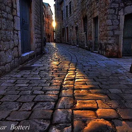 Rade Gostinjska kuća Stari Grad (Hvar)