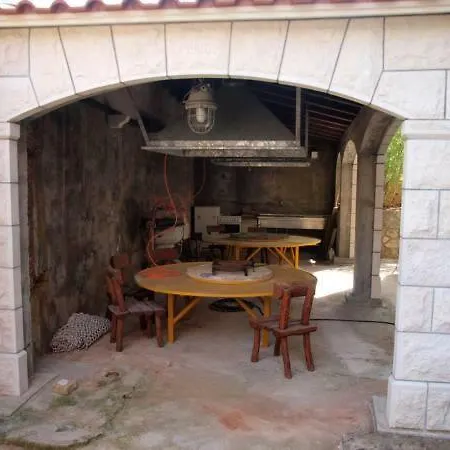 Rade 3* Stari Grad (Hvar)