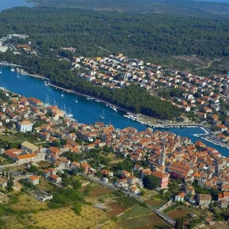 Rade 3* Stari Grad (Hvar)