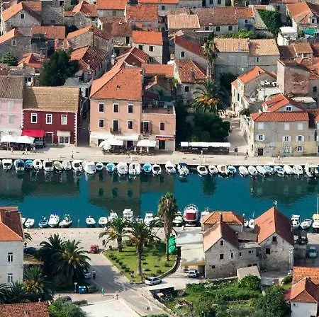 Rade 3* Stari Grad (Hvar)